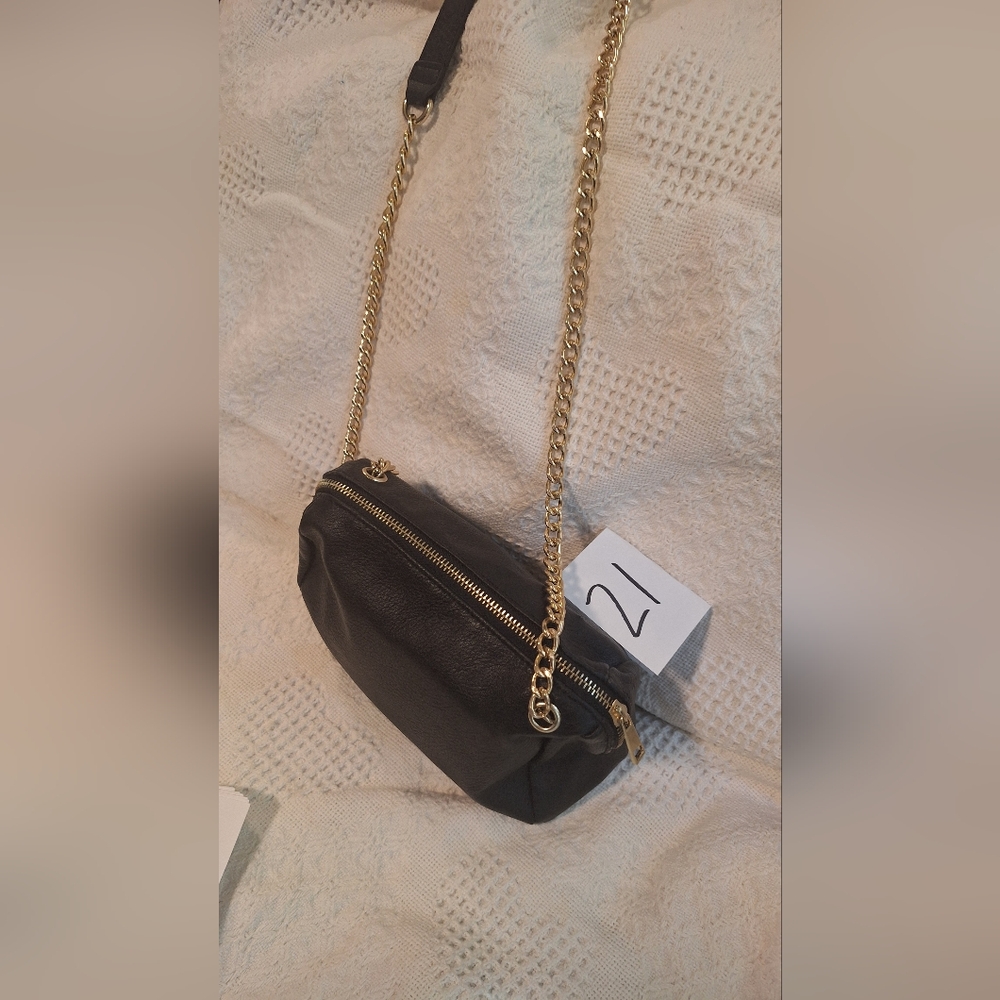 Forever 21 Black and Gold Crossbody Bag